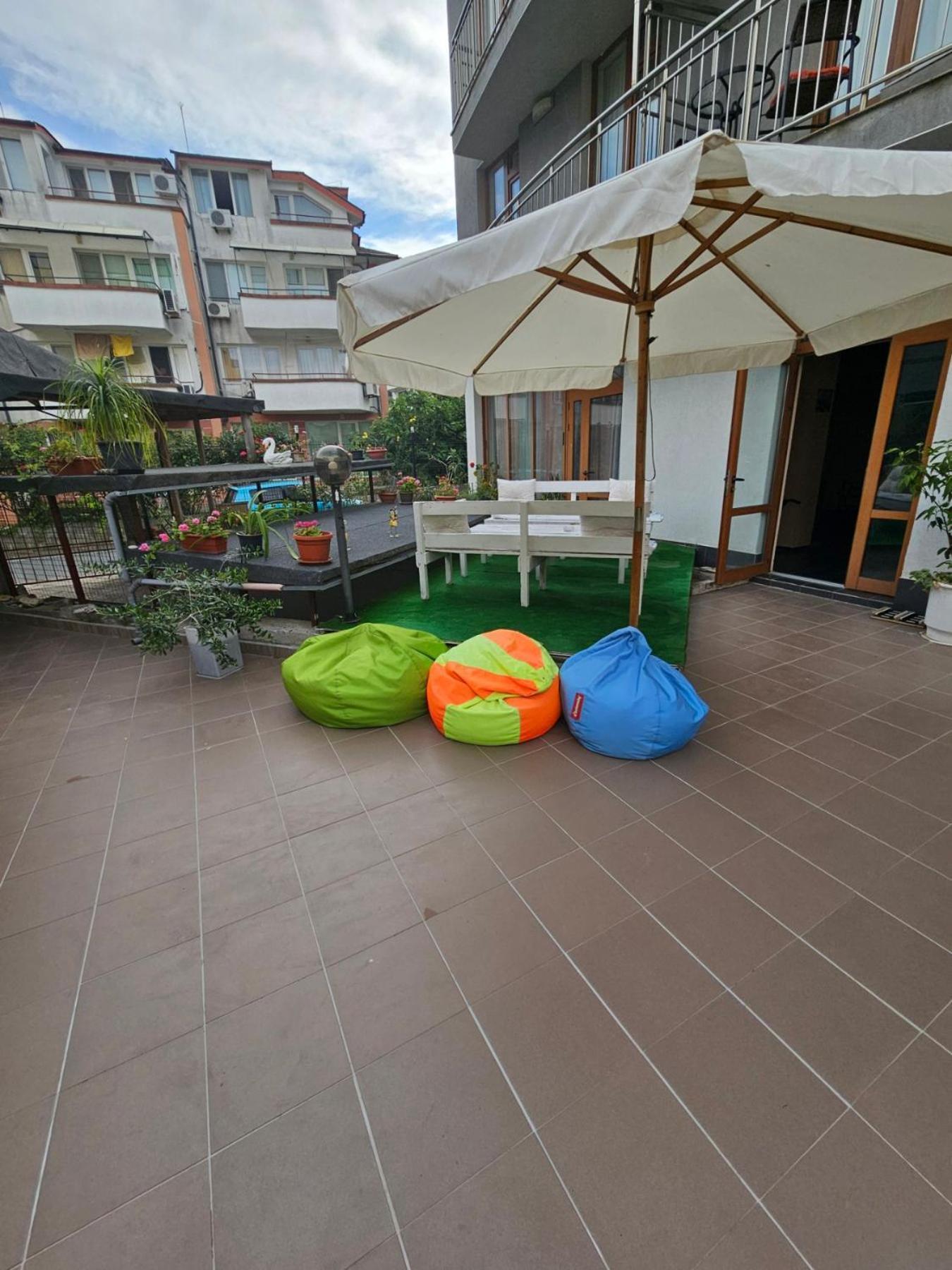 Guest House Petrovi Ravda Buitenkant foto