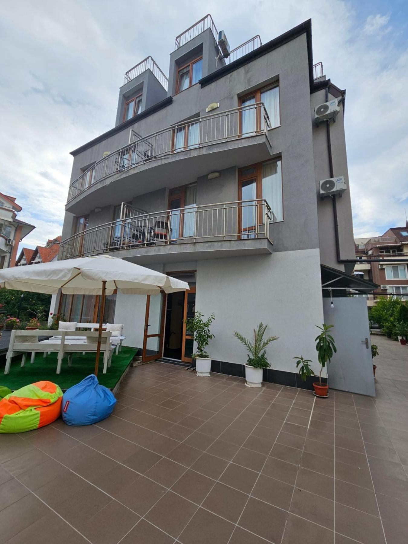 Guest House Petrovi Ravda Buitenkant foto
