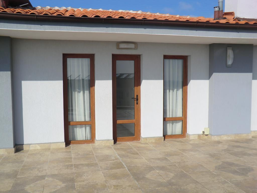 Guest House Petrovi Ravda Buitenkant foto