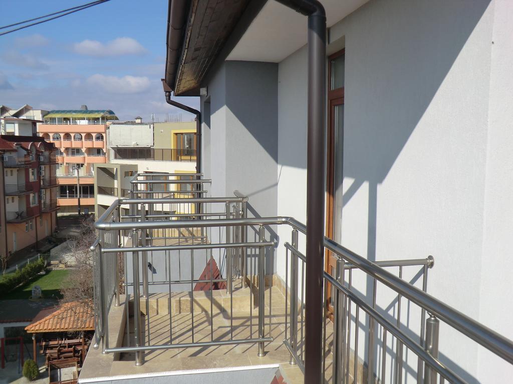 Guest House Petrovi Ravda Buitenkant foto